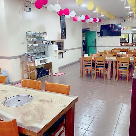 Jun And Helen Hotel And Restaurant Angeles Bagian luar foto